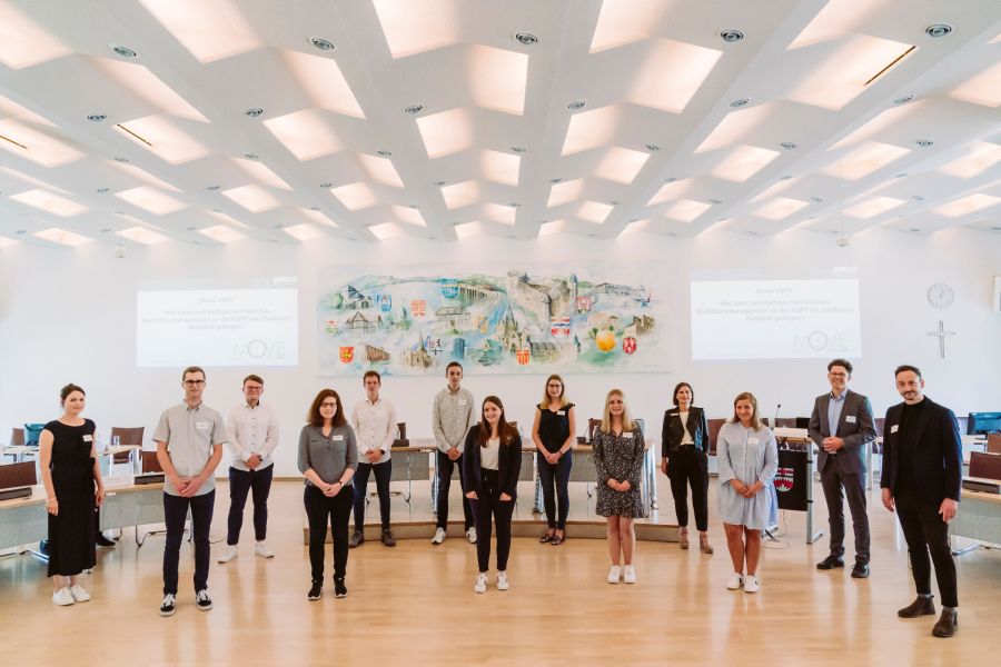 Studierende der Paderborner Kreisverwaltung und der Bezirksregierung Detmold erstellten ein Mobilitätskonzept für die Hochschule für Polizei und öffentliche Verrwaltung. Bildnachwweis: Lina Loos für den Kreis Paderborn.